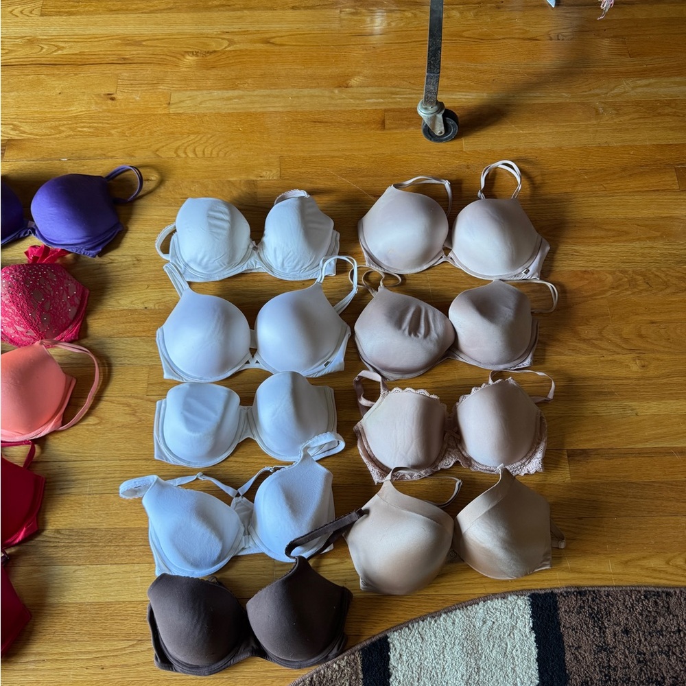 Victoria’s Secret White/Nude Bra Lot 34DD